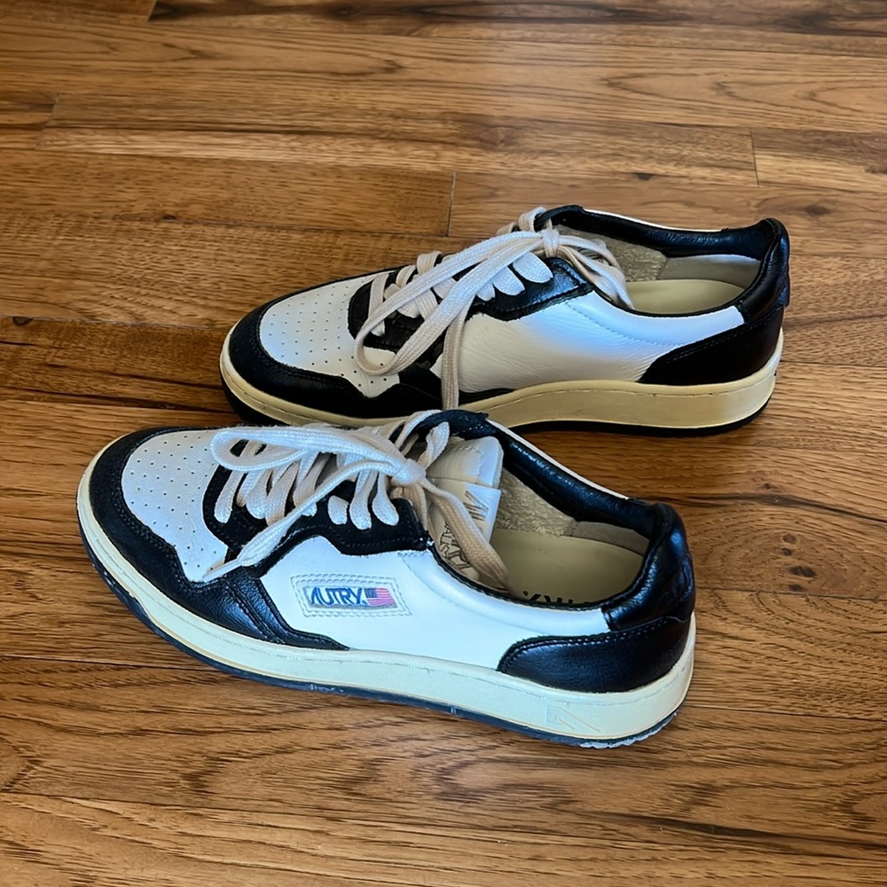 Autry Medalist Low in Black and White